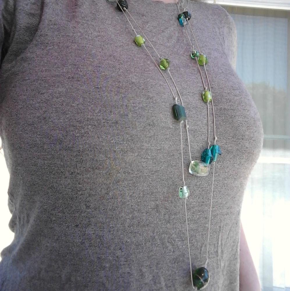 Hand-knotted Glass Bead Necklace - Picture 6 of 8